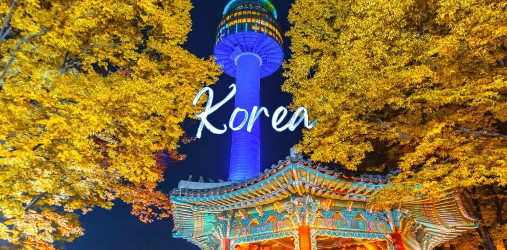 Red and White Christmas Sale Instagram Post (1)