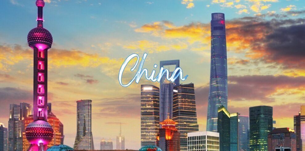 Red and White Christmas Sale Instagram Post (2)