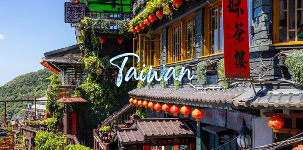 Red and White Christmas Sale Instagram Post