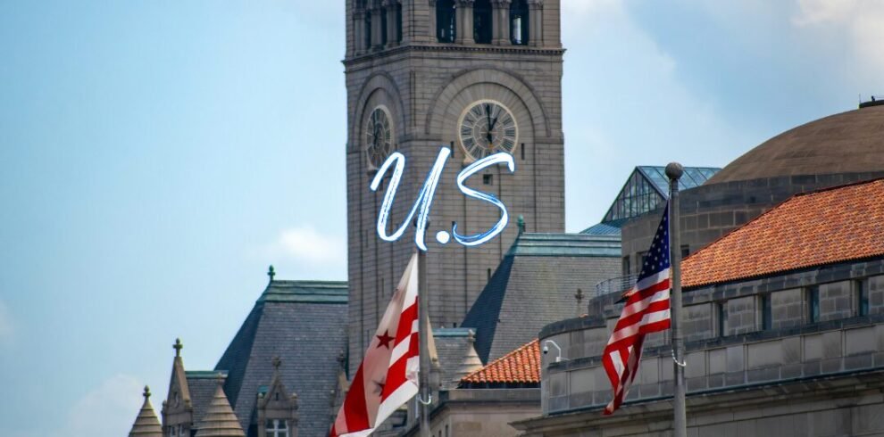 Red and White Christmas Sale Instagram Post (4)