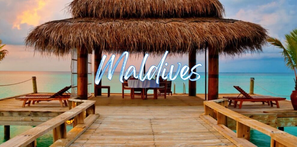 Red and White Christmas Sale Instagram Post (4)